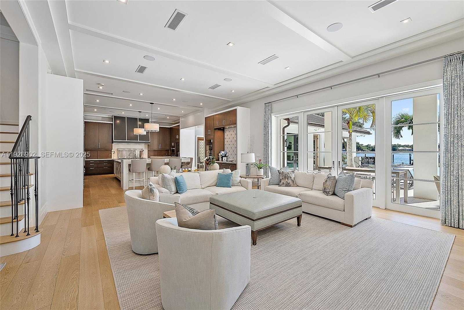 Small Image of 19651 RIVERSIDE DR, Jupiter Number 12