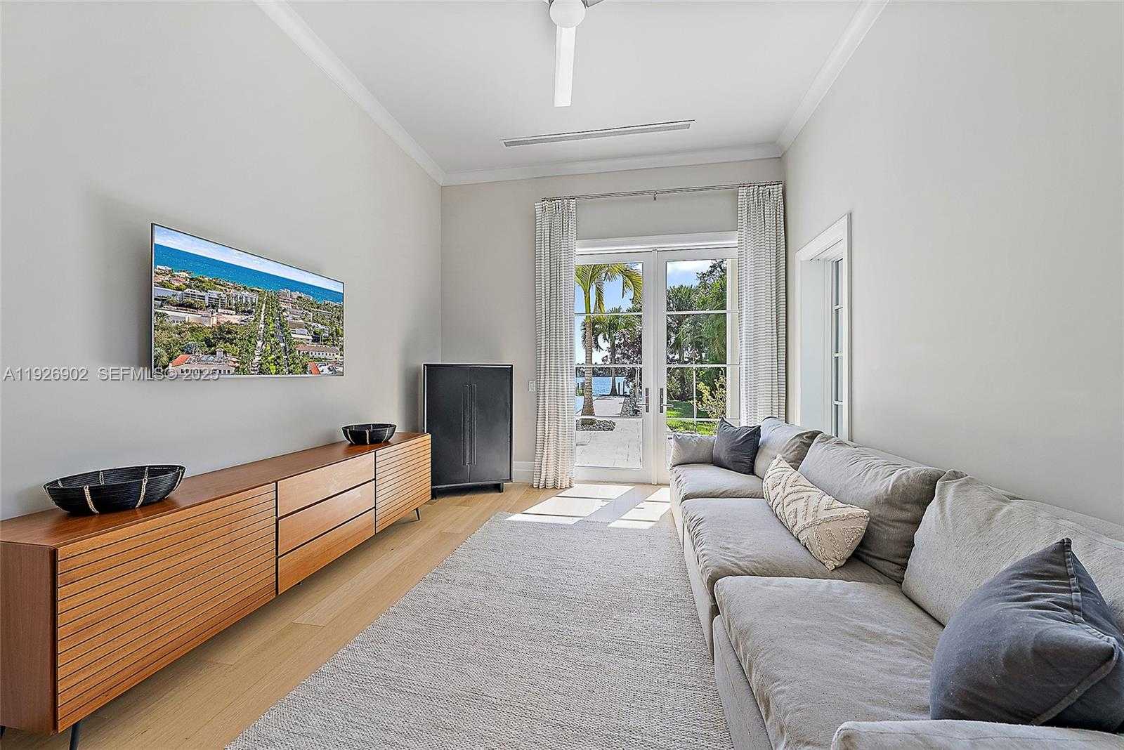 Small Image of 19651 RIVERSIDE DR, Jupiter Number 14