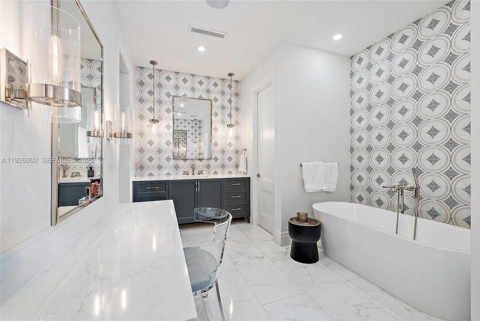 Small Image of 19651 RIVERSIDE DR, Jupiter Number 16