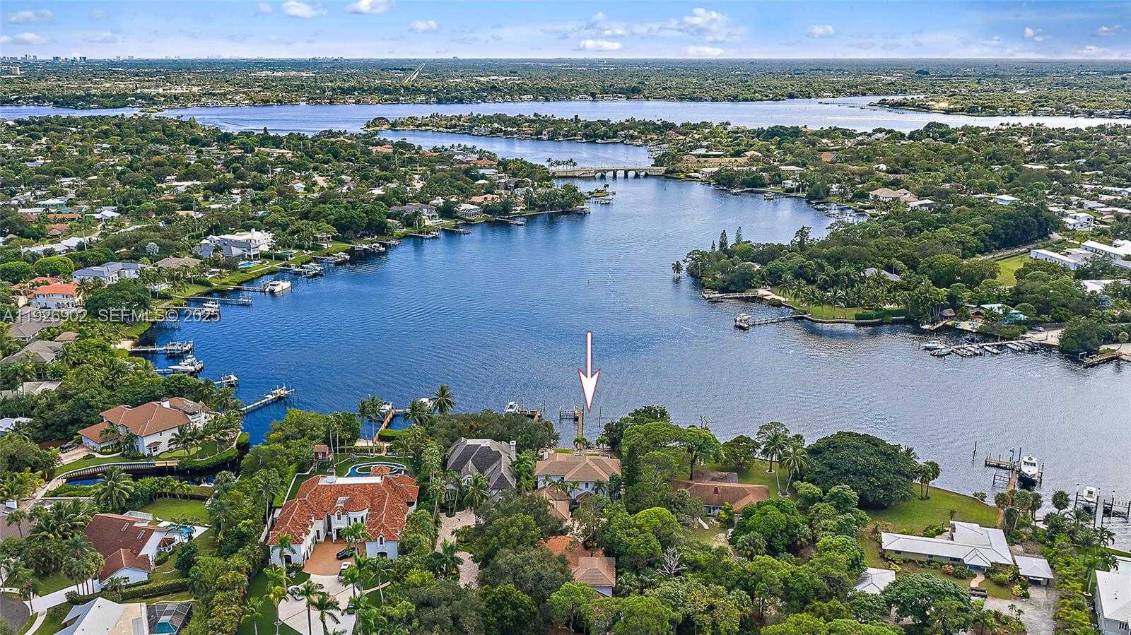 Small Image of 19651 RIVERSIDE DR, Jupiter Number 17