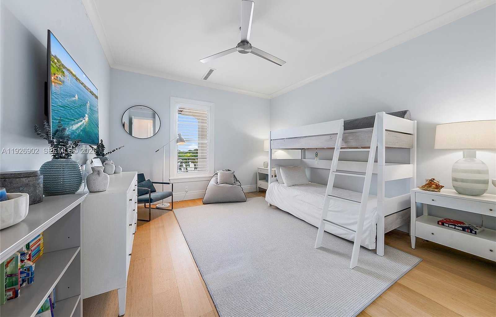 Small Image of 19651 RIVERSIDE DR, Jupiter Number 23