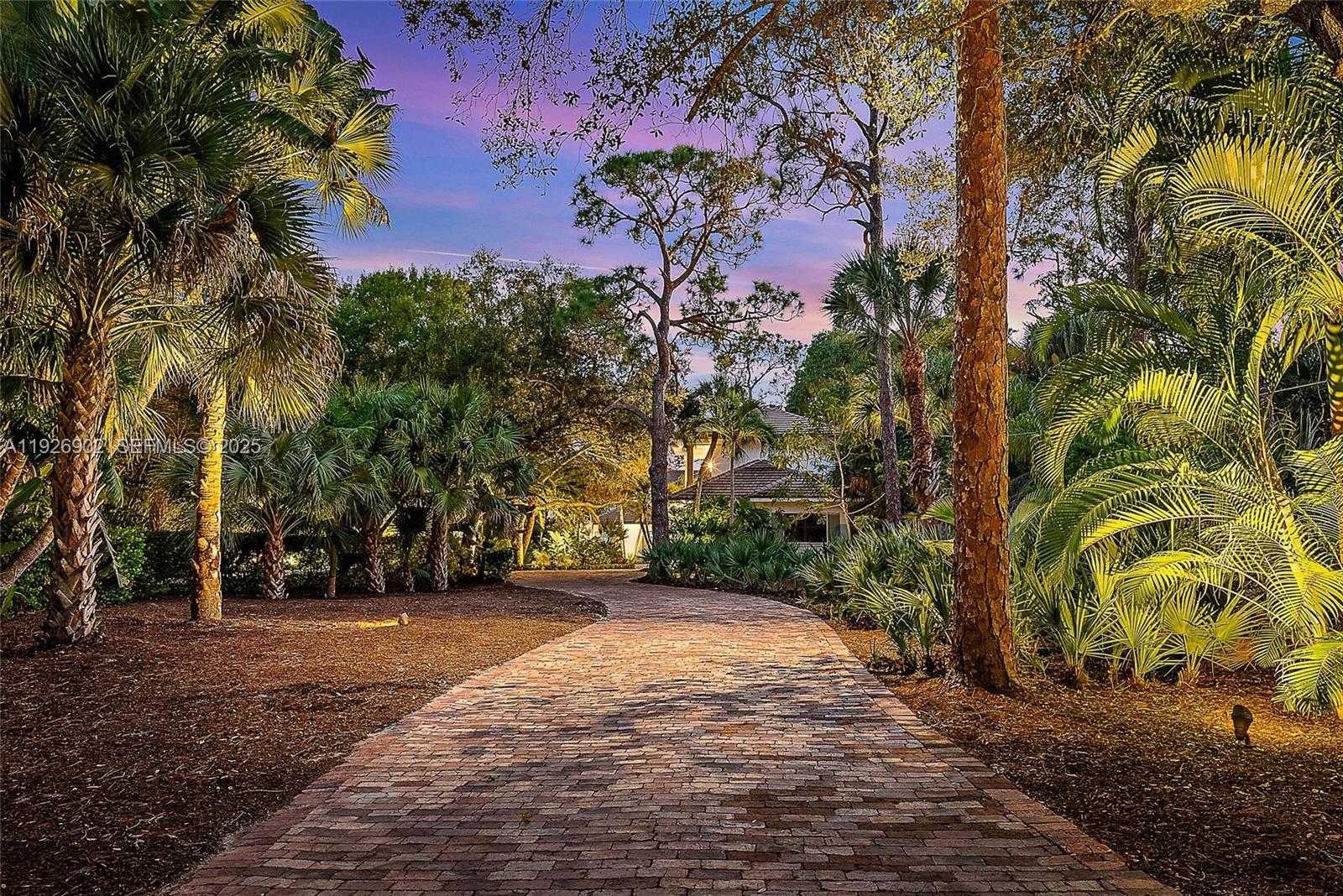 Small Image of 19651 RIVERSIDE DR, Jupiter Number 24