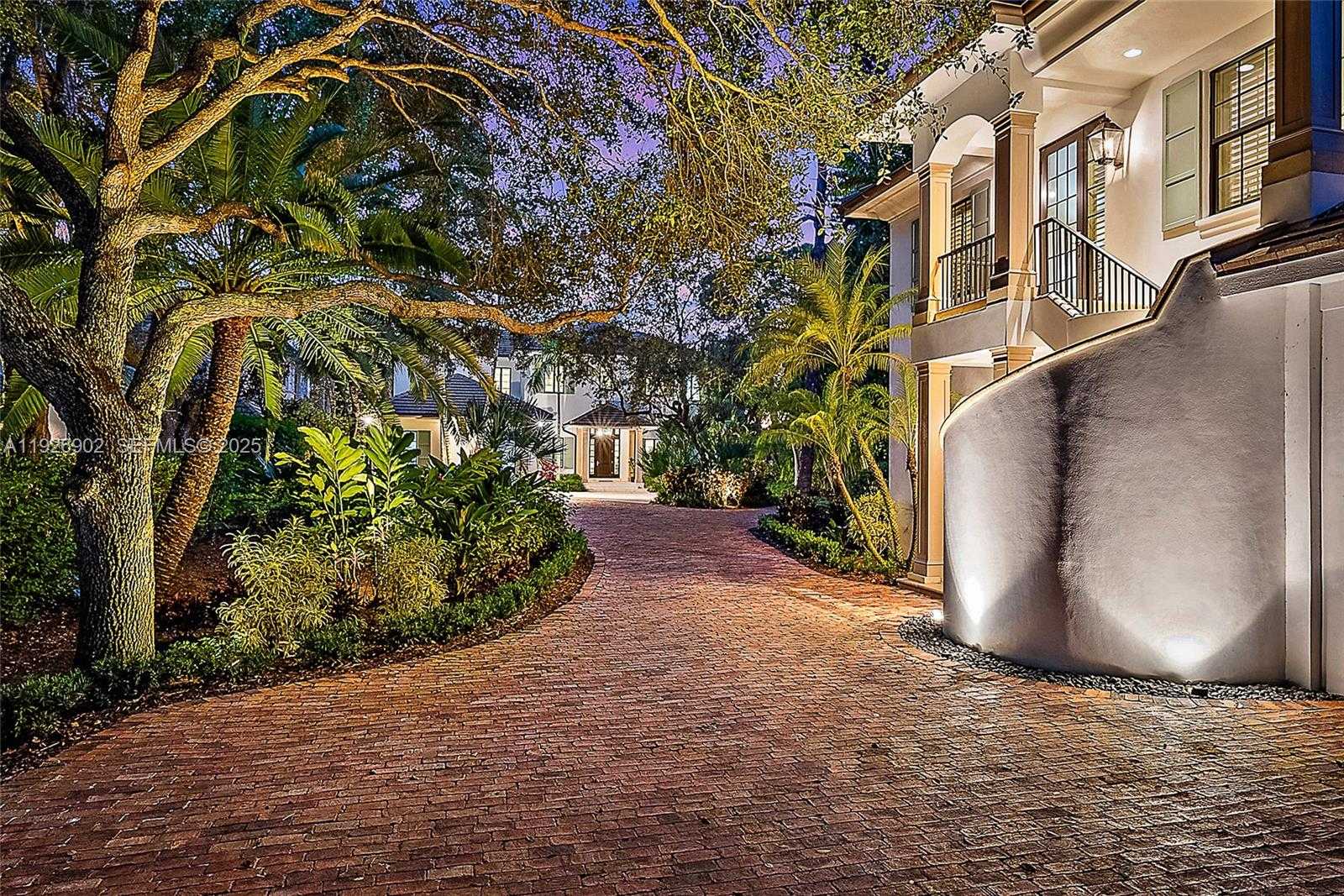 Small Image of 19651 RIVERSIDE DR, Jupiter Number 26