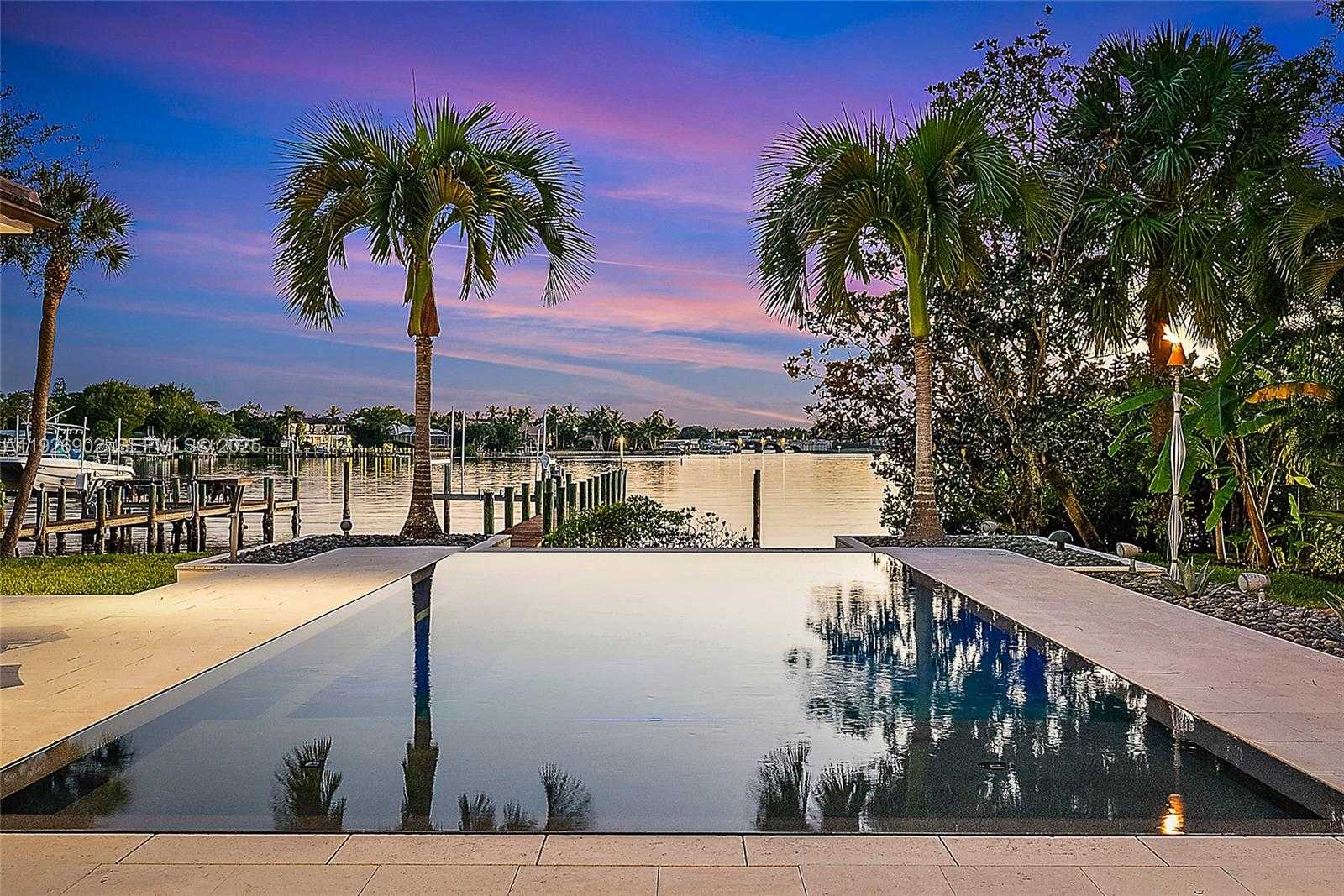 Small Image of 19651 RIVERSIDE DR, Jupiter Number 3