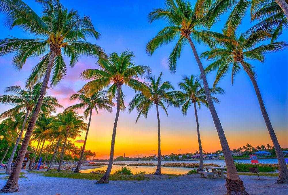 Small Image of 19651 RIVERSIDE DR, Jupiter Number 33