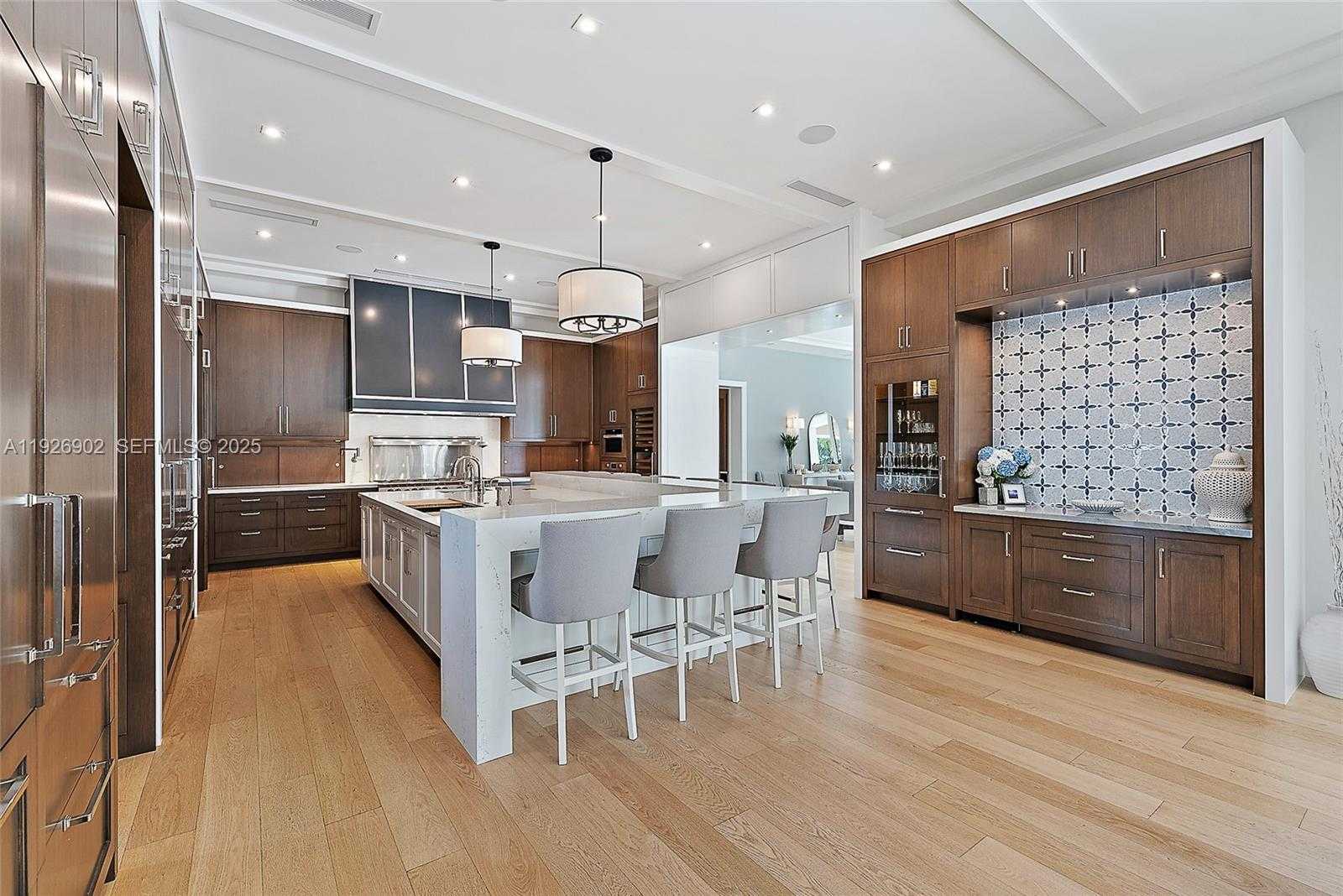 Small Image of 19651 RIVERSIDE DR, Jupiter Number 9