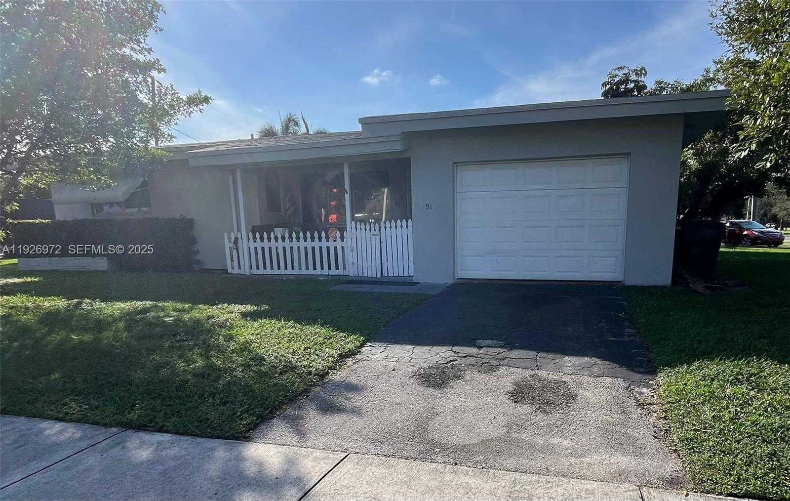 Small Image of 91 FRONTON BLVD, Dania Beach Number 1