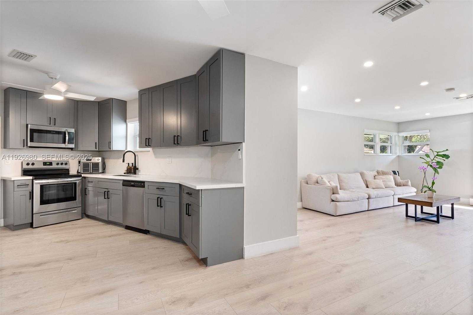 Small Image of 10650 NORTH EAST 11TH CT, Miami Shores Number 8