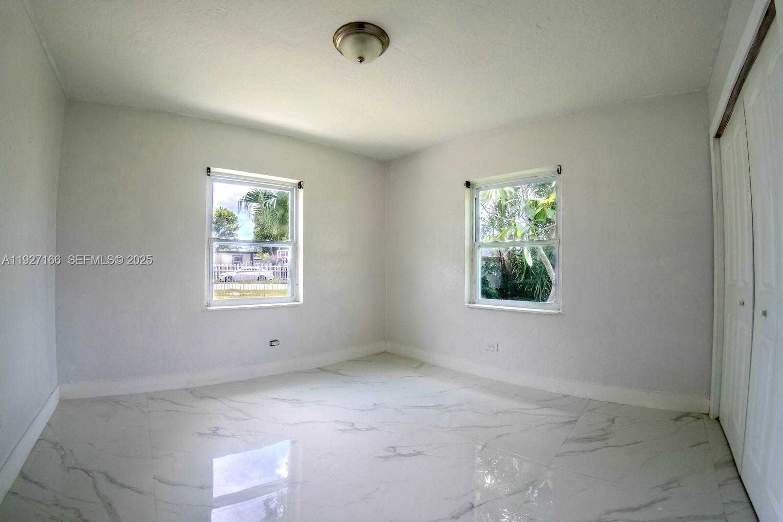 Small Image of 14920 GARFIELD DR, Homestead Number 9