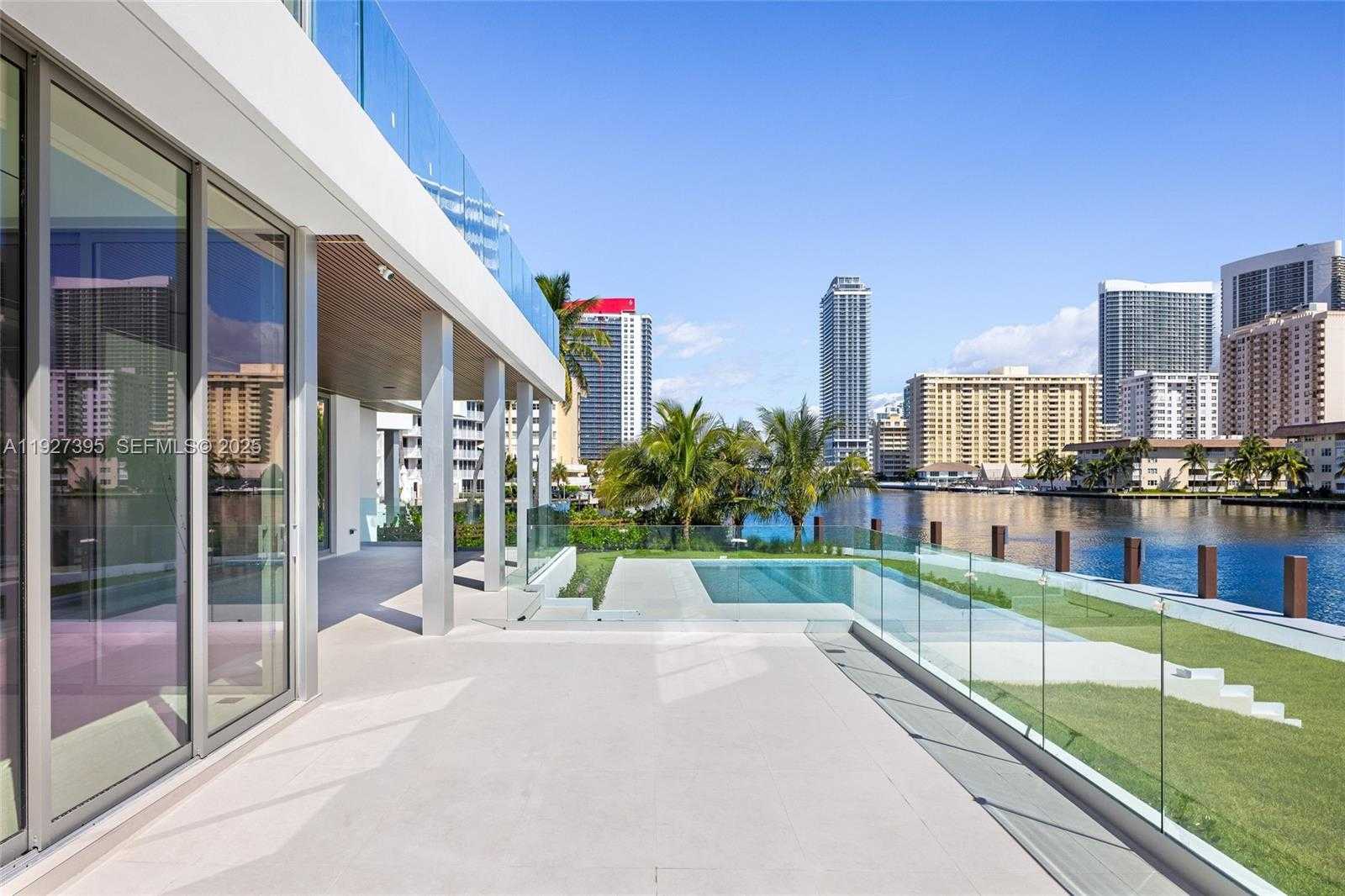 Small Image of 503 PALM DR, Hallandale Beach Number 11