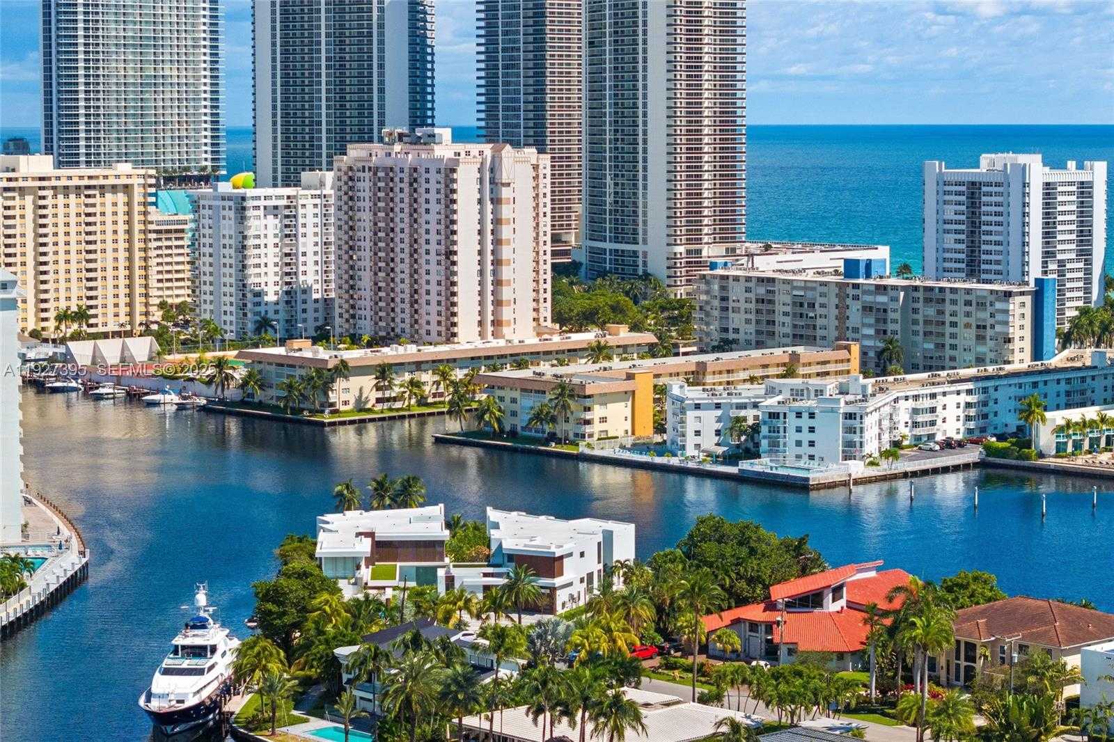 Small Image of 503 PALM DR, Hallandale Beach Number 14