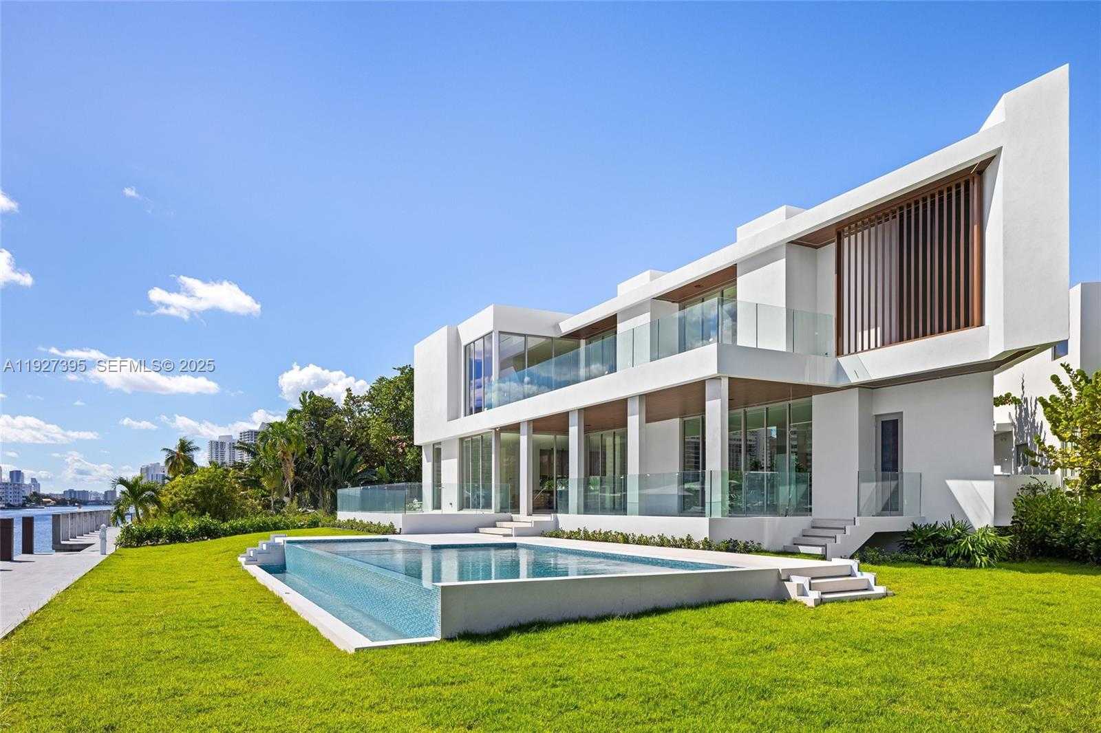 Small Image of 503 PALM DR, Hallandale Beach Number 3