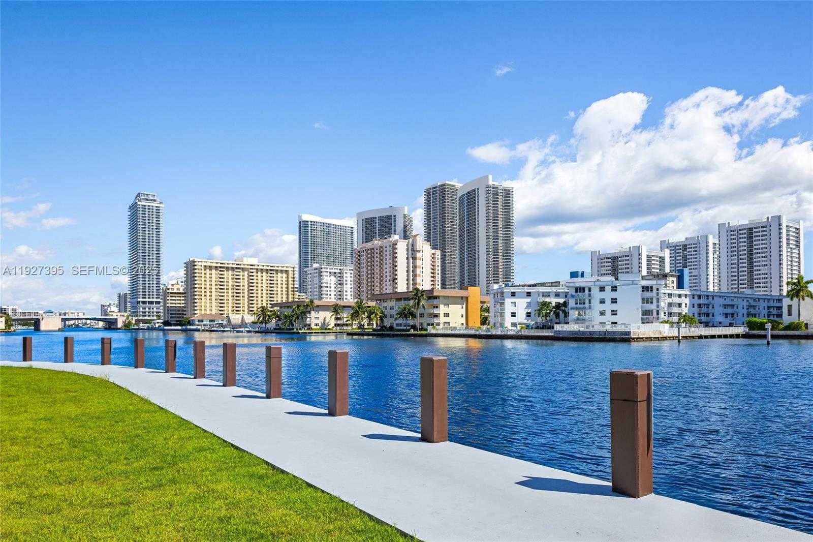 Small Image of 503 PALM DR, Hallandale Beach Number 4