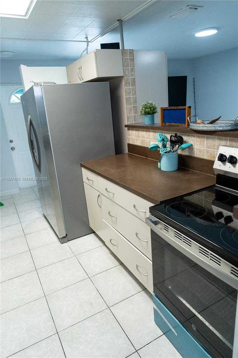 Small Image of 1403 GROUPER DR, Marathon Number 24