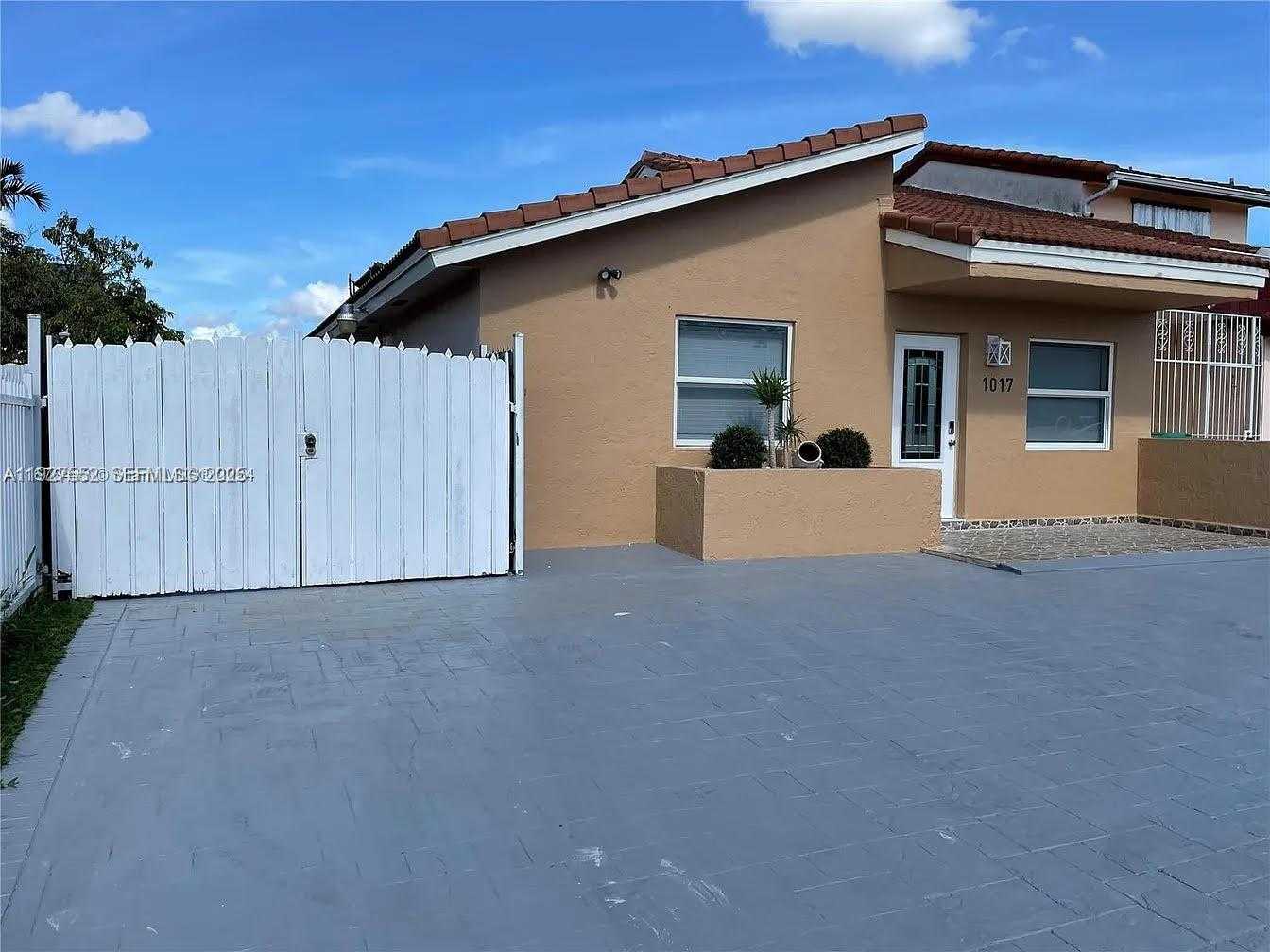 Small Image of 1017 SOUTH WEST 124TH CT, Miami Number 1