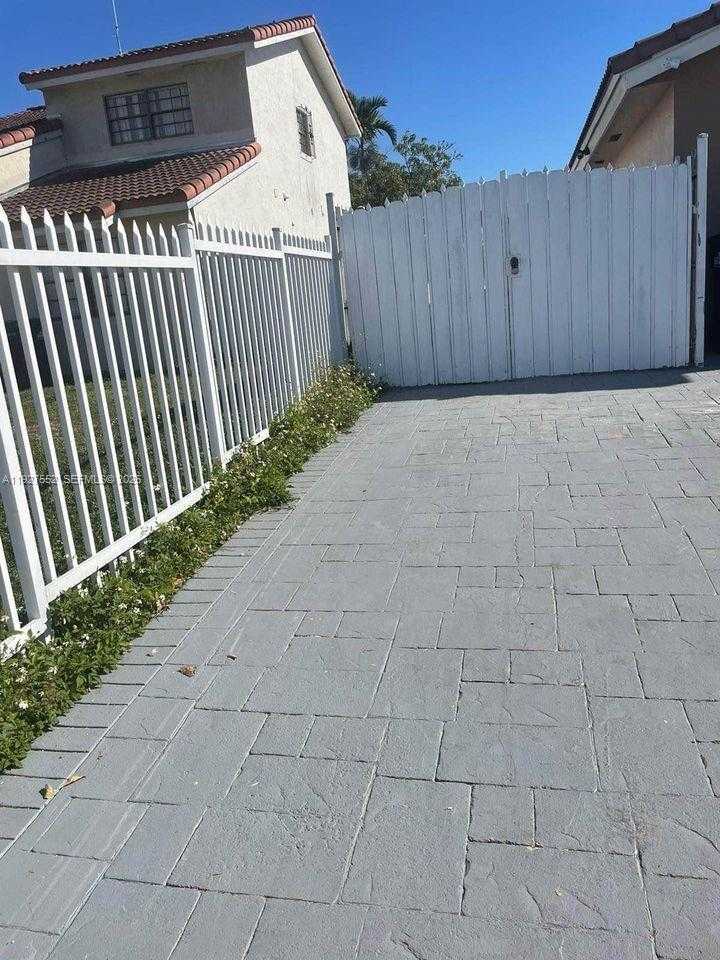 Small Image of 1017 SOUTH WEST 124TH CT, Miami Number 19