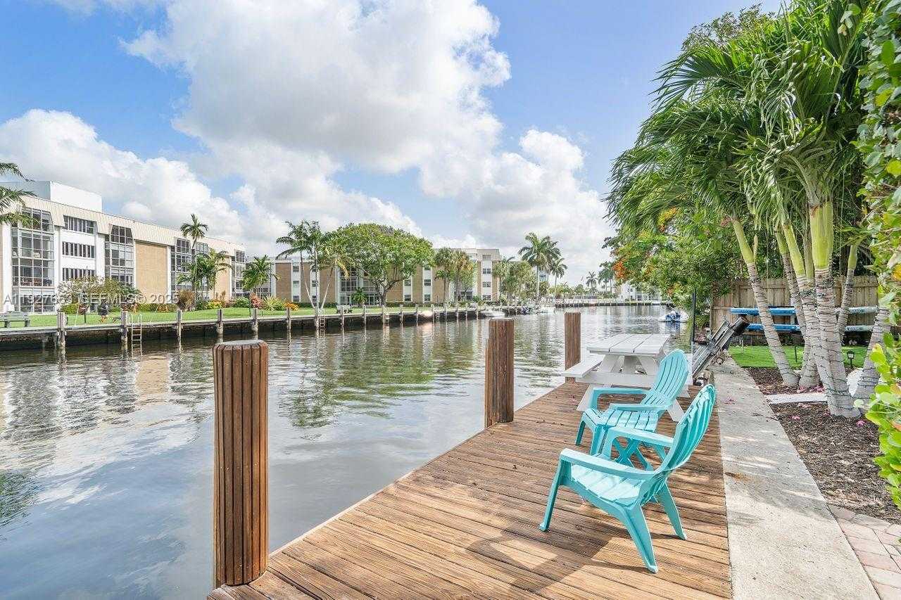 Small Image of 2837 NORTH EAST 17TH AVE, Wilton Manors Number 11