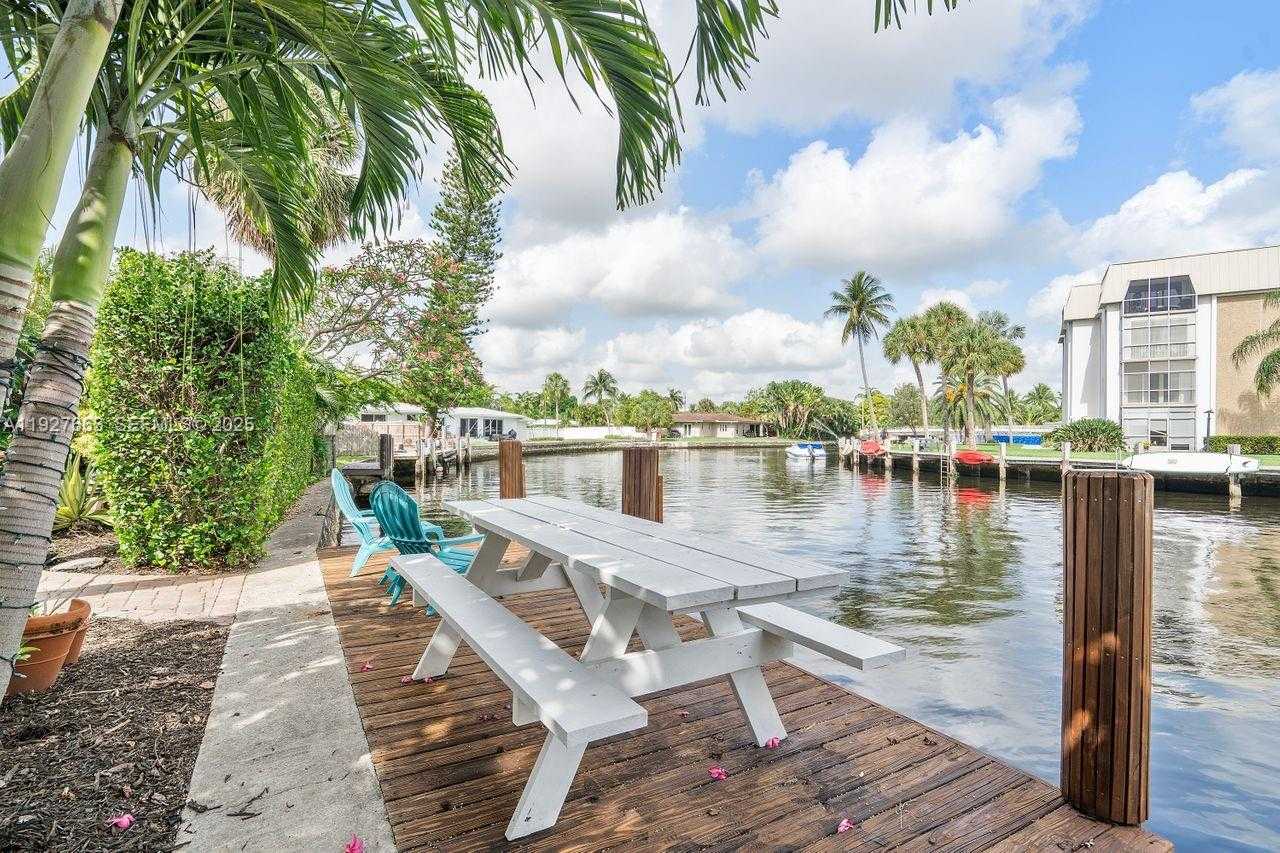 Small Image of 2837 NORTH EAST 17TH AVE, Wilton Manors Number 14