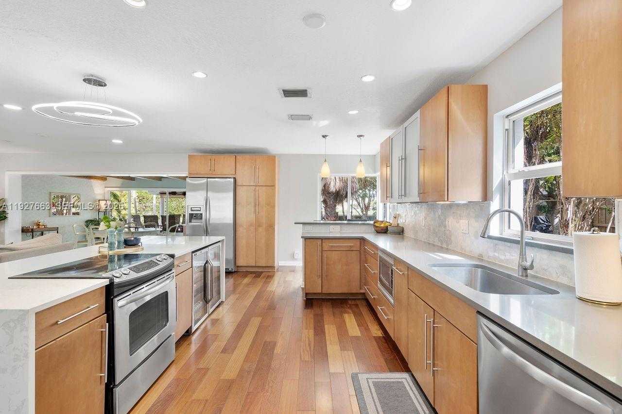 Small Image of 2837 NORTH EAST 17TH AVE, Wilton Manors Number 18