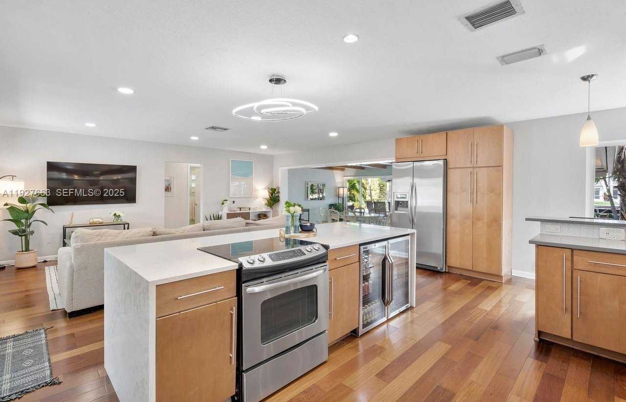 Small Image of 2837 NORTH EAST 17TH AVE, Wilton Manors Number 3