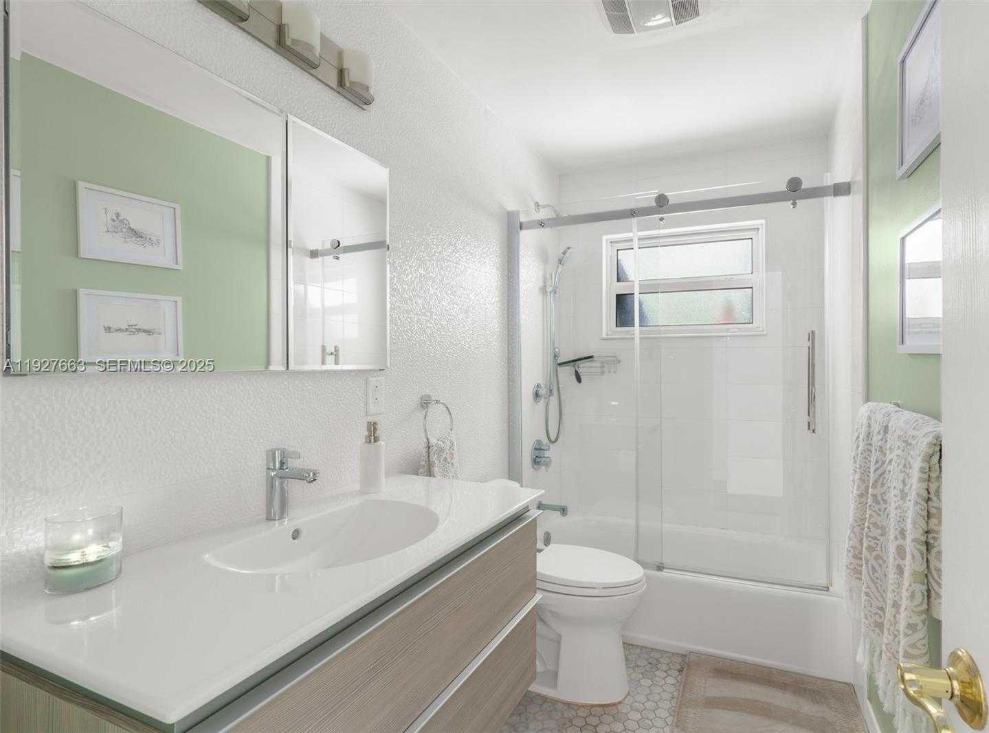 Small Image of 2837 NORTH EAST 17TH AVE, Wilton Manors Number 34