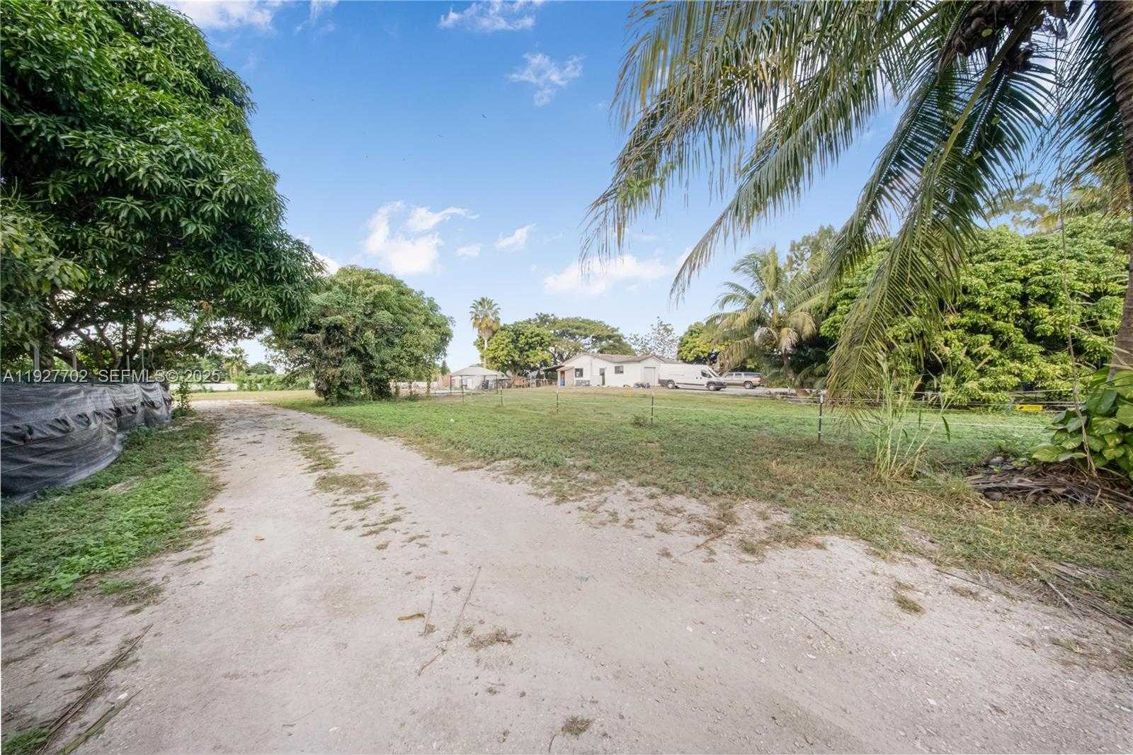 Small Image of 12900 SOUTH WEST 202ND AVE, Miami Number 30