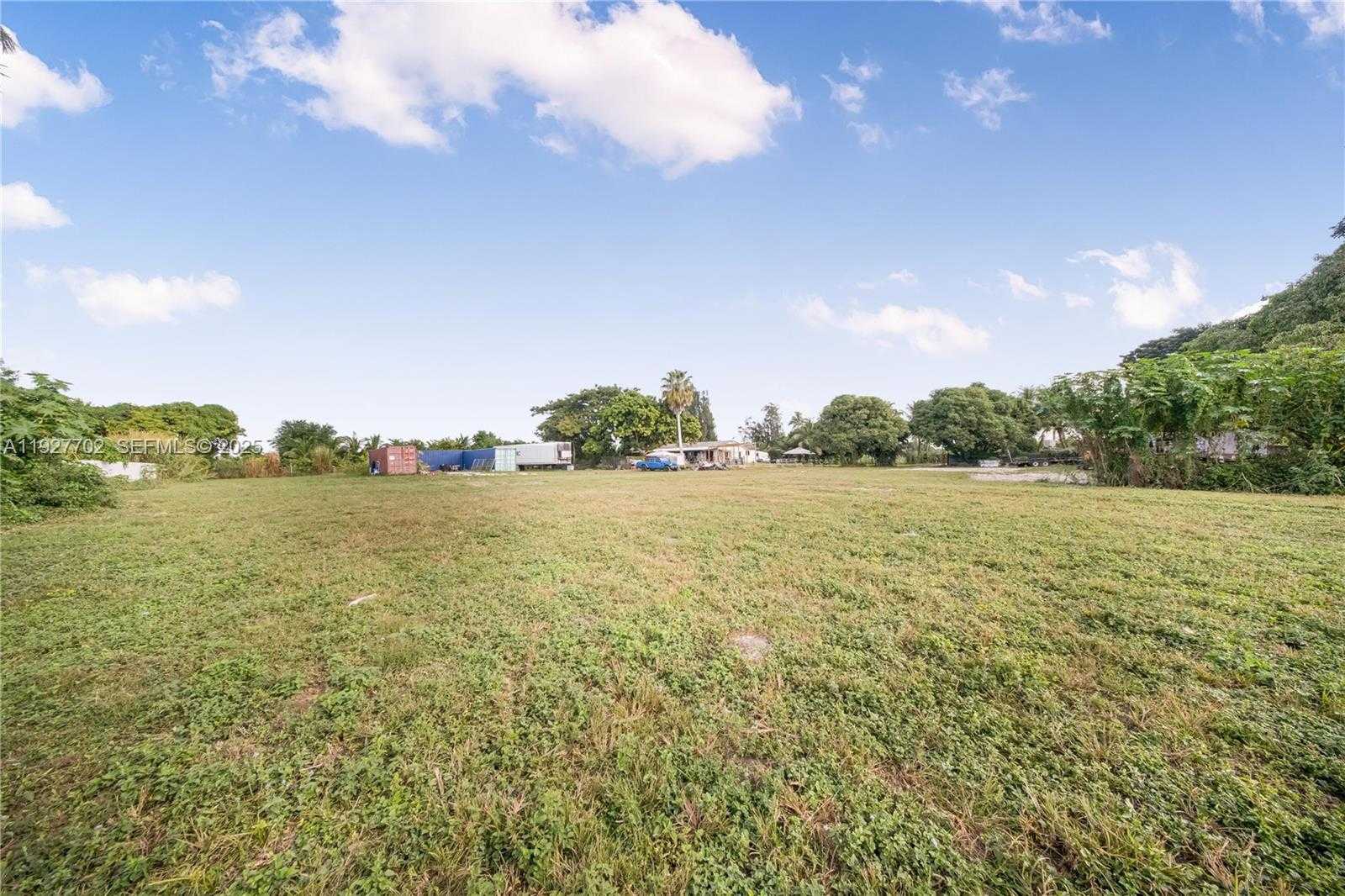 Small Image of 12900 SOUTH WEST 202ND AVE, Miami Number 32