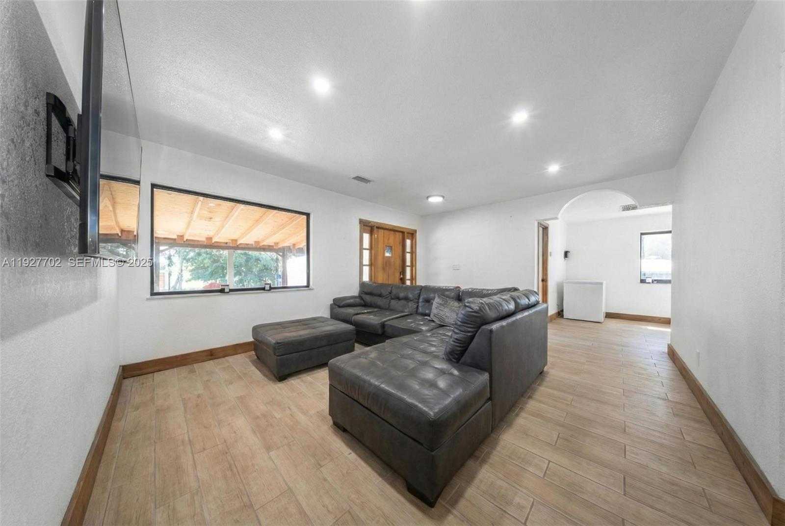 Small Image of 12900 SOUTH WEST 202ND AVE, Miami Number 6