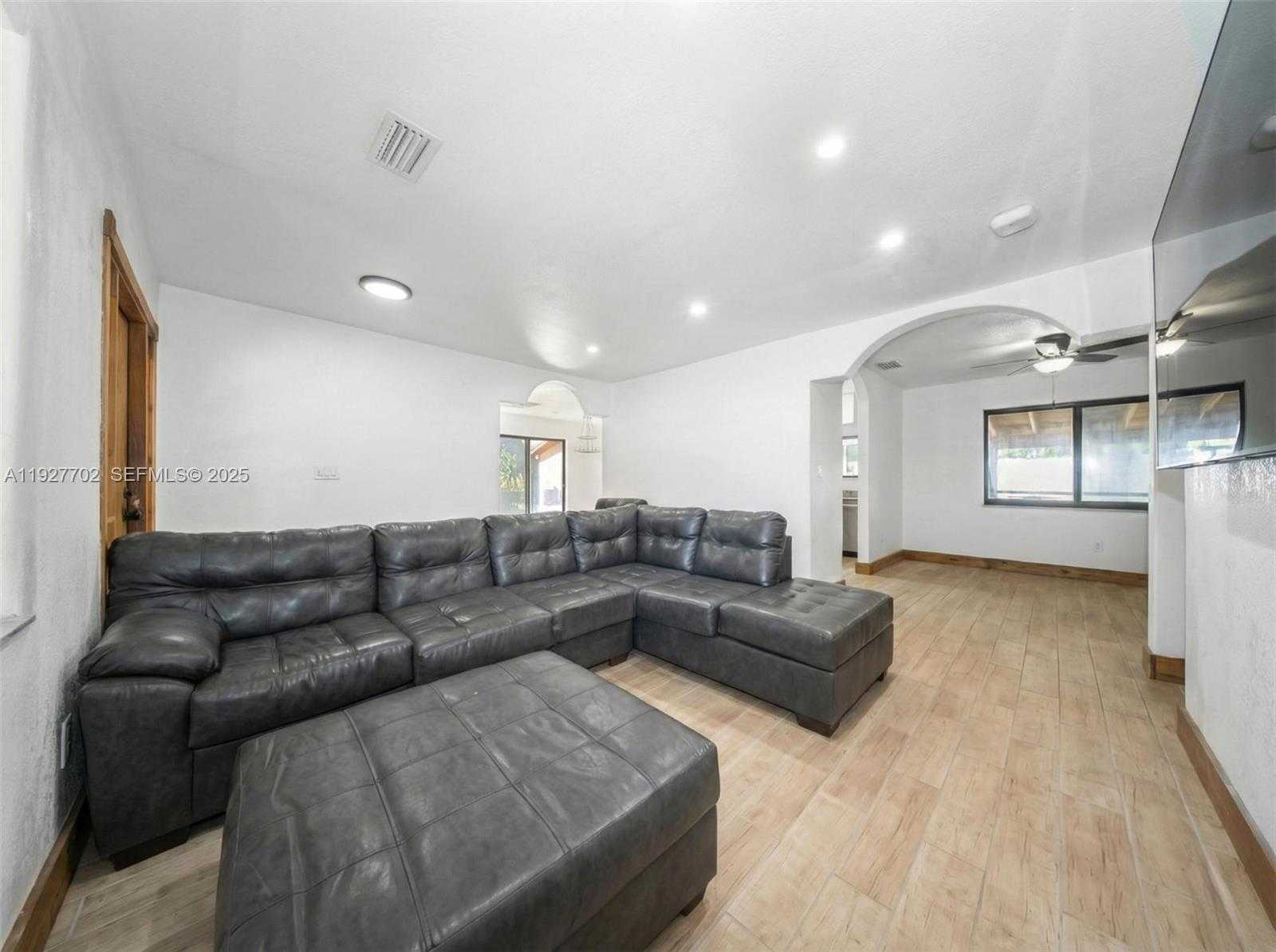 Small Image of 12900 SOUTH WEST 202ND AVE, Miami Number 7