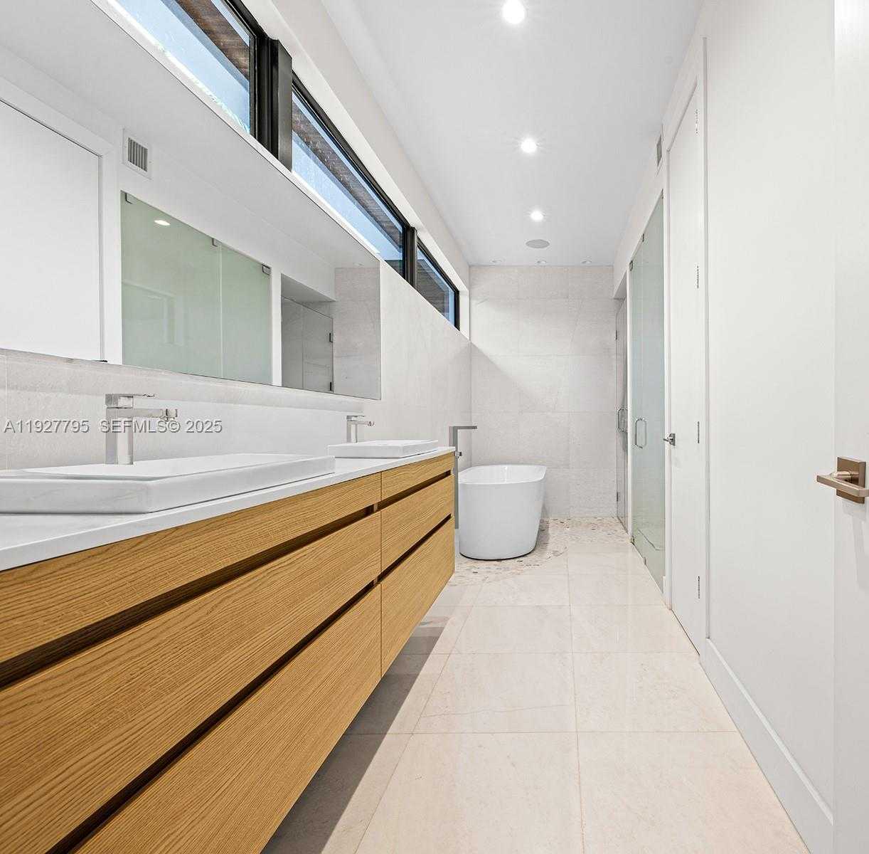 Small Image of 1760 CHUCUNANTAH RD, Miami Number 11