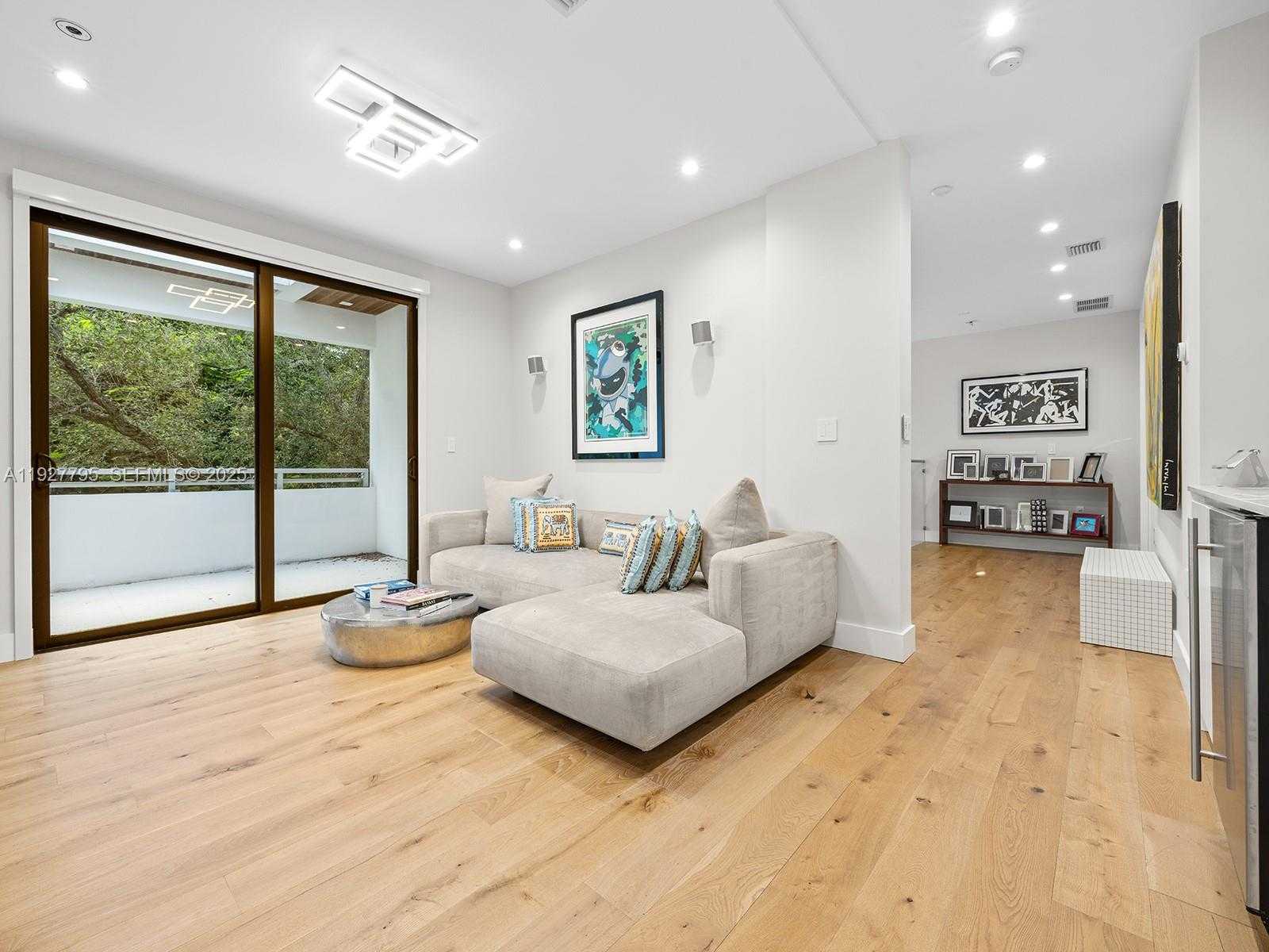 Small Image of 1760 CHUCUNANTAH RD, Miami Number 15