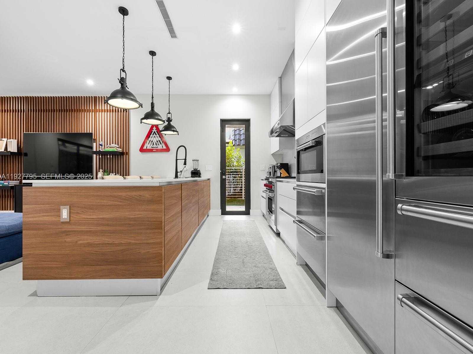 Small Image of 1760 CHUCUNANTAH RD, Miami Number 2