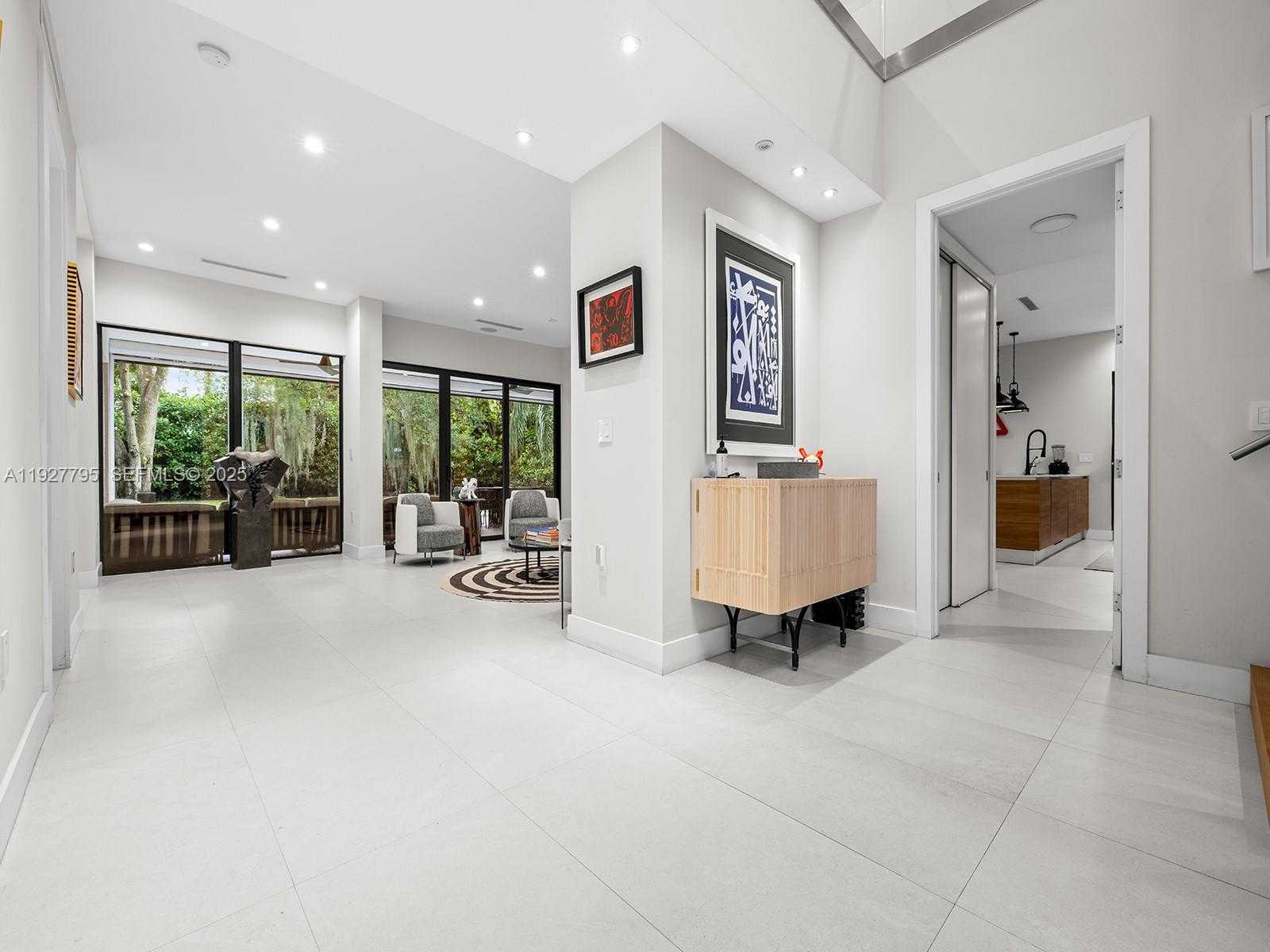 Small Image of 1760 CHUCUNANTAH RD, Miami Number 6