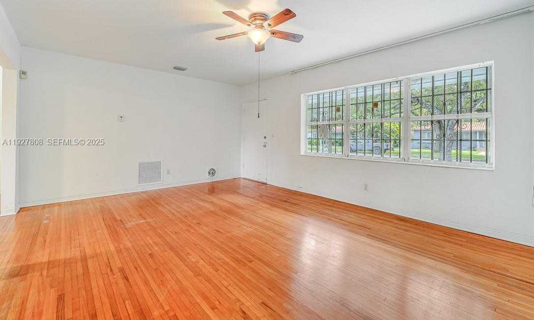 Imagen de Pequeño Objeto