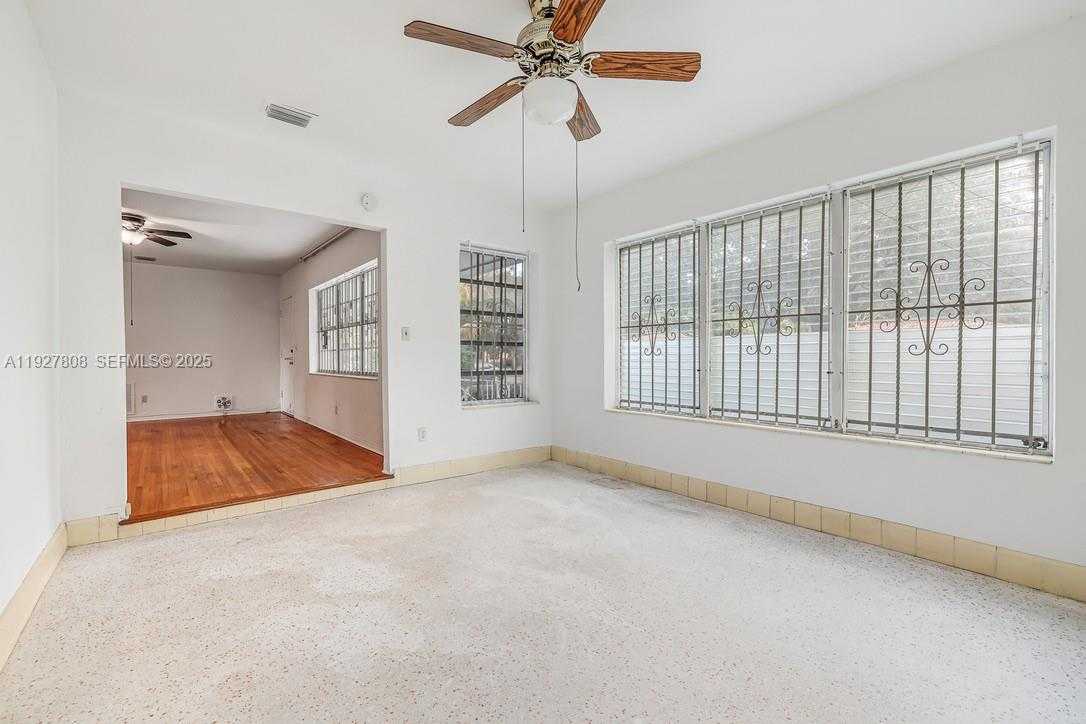 Imagen de Pequeño Objeto