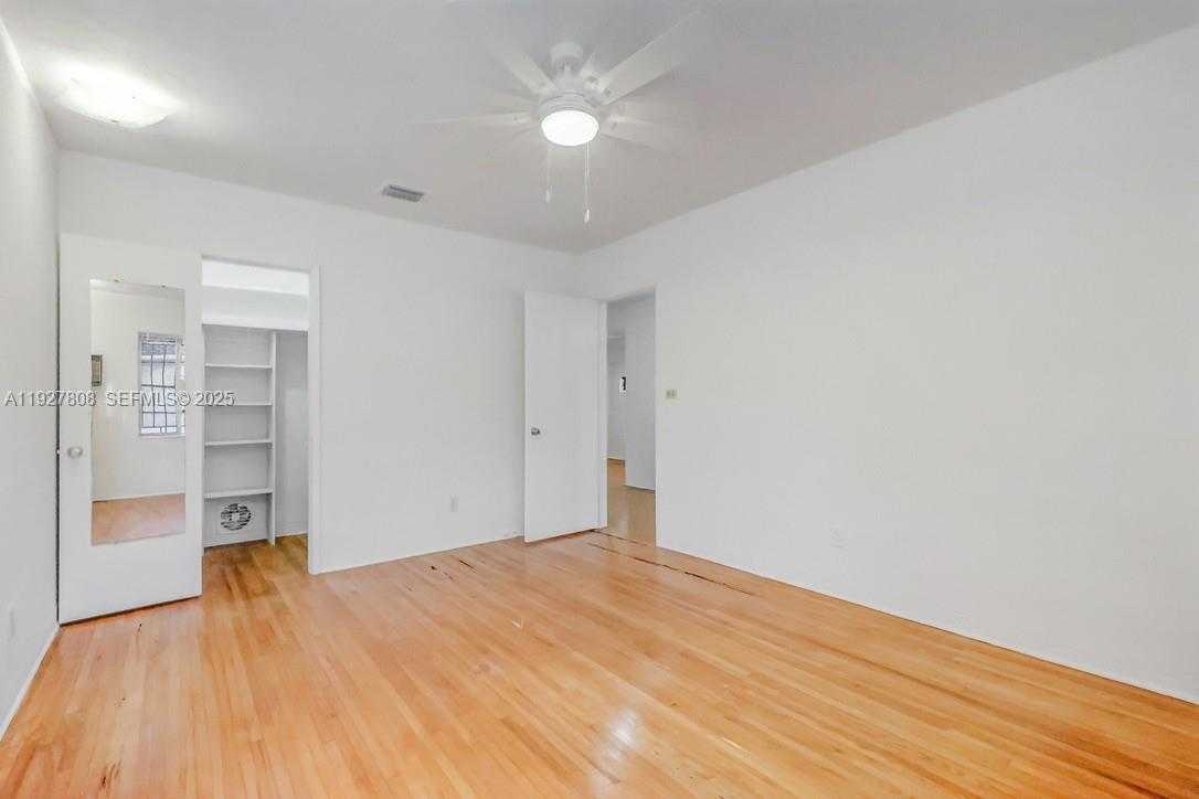 Imagen de Pequeño Objeto