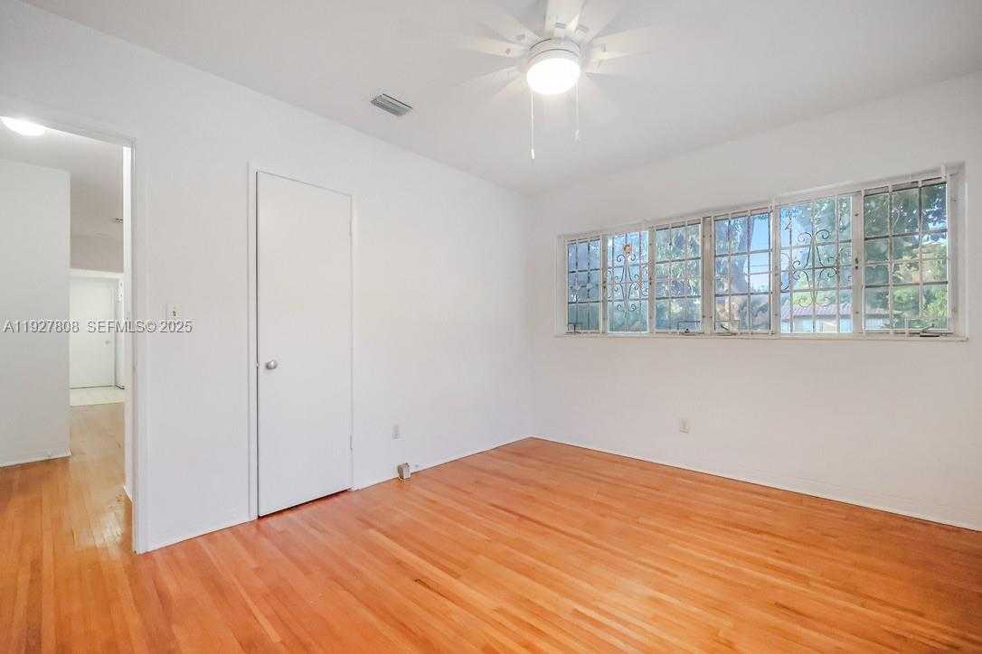 Imagen de Pequeño Objeto