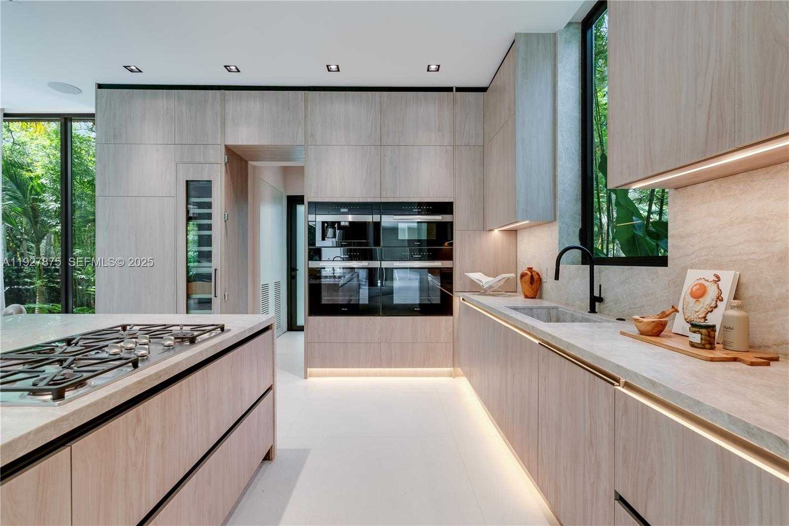 Small Image of 2800 CALUSA STREET, Miami Number 12