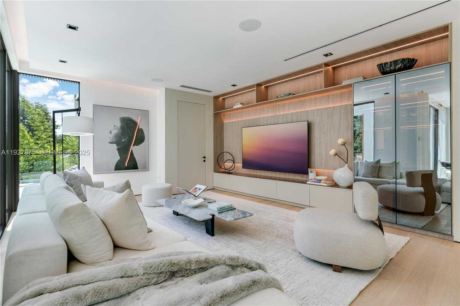 Small Image of 2800 CALUSA STREET, Miami Number 27