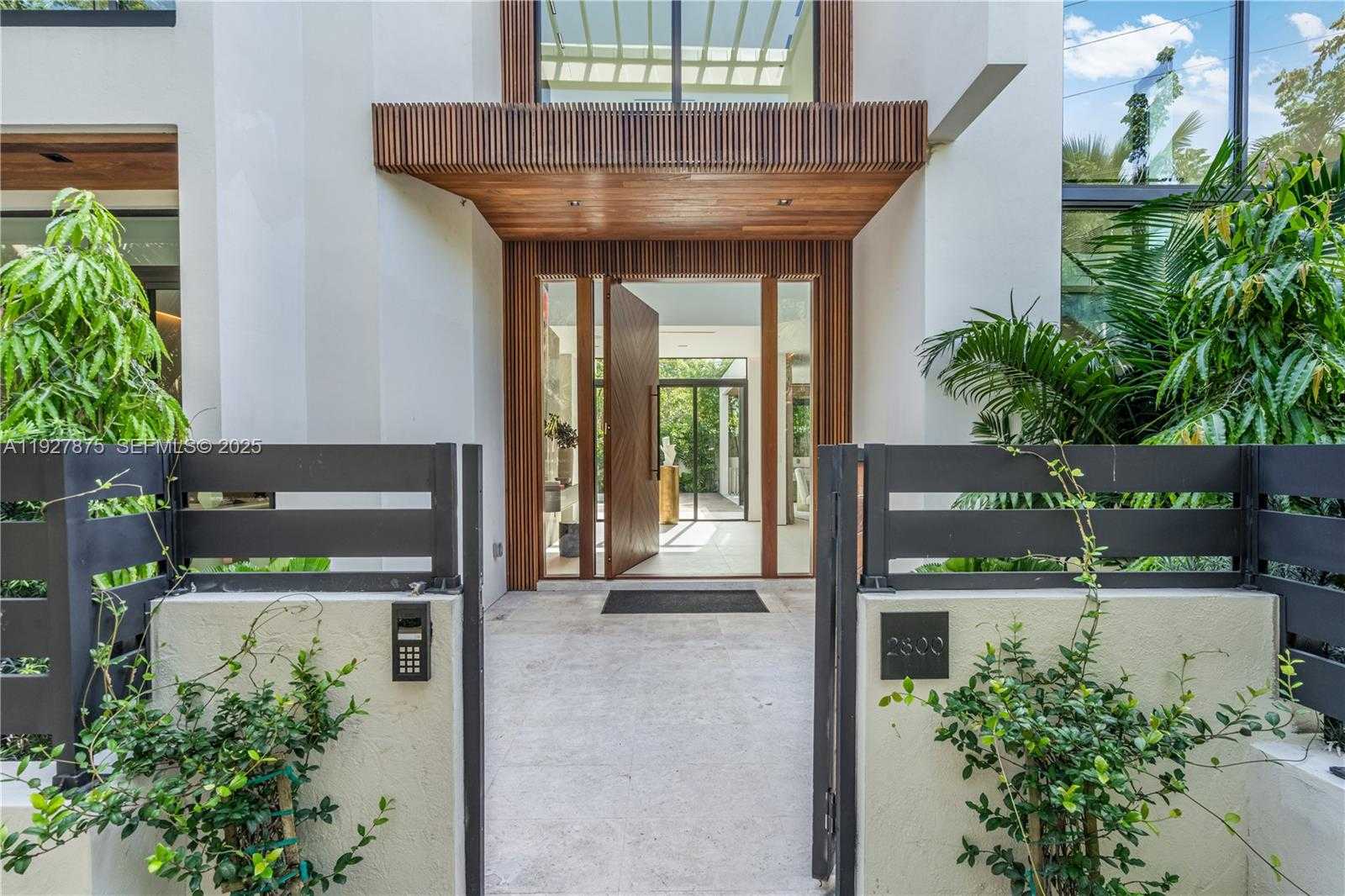 Small Image of 2800 CALUSA STREET, Miami Number 3