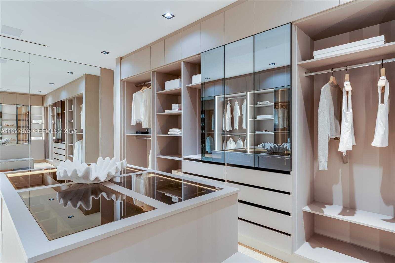 Small Image of 2800 CALUSA STREET, Miami Number 40