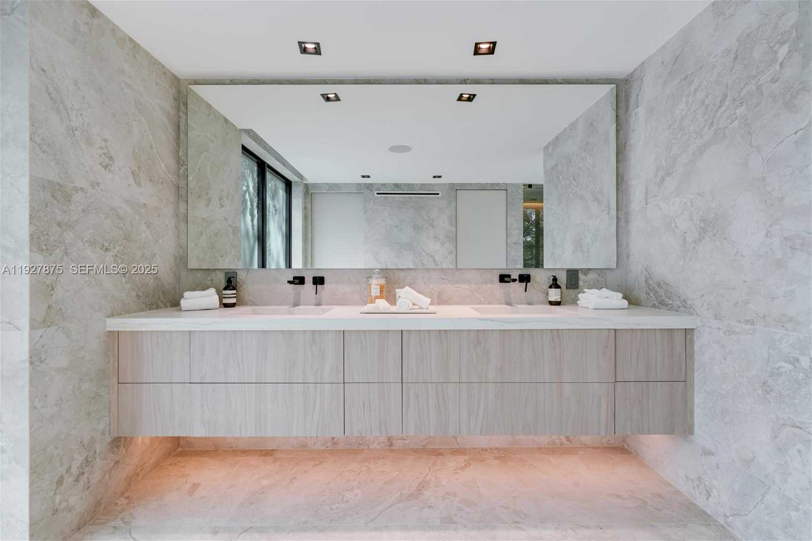 Small Image of 2800 CALUSA STREET, Miami Number 45