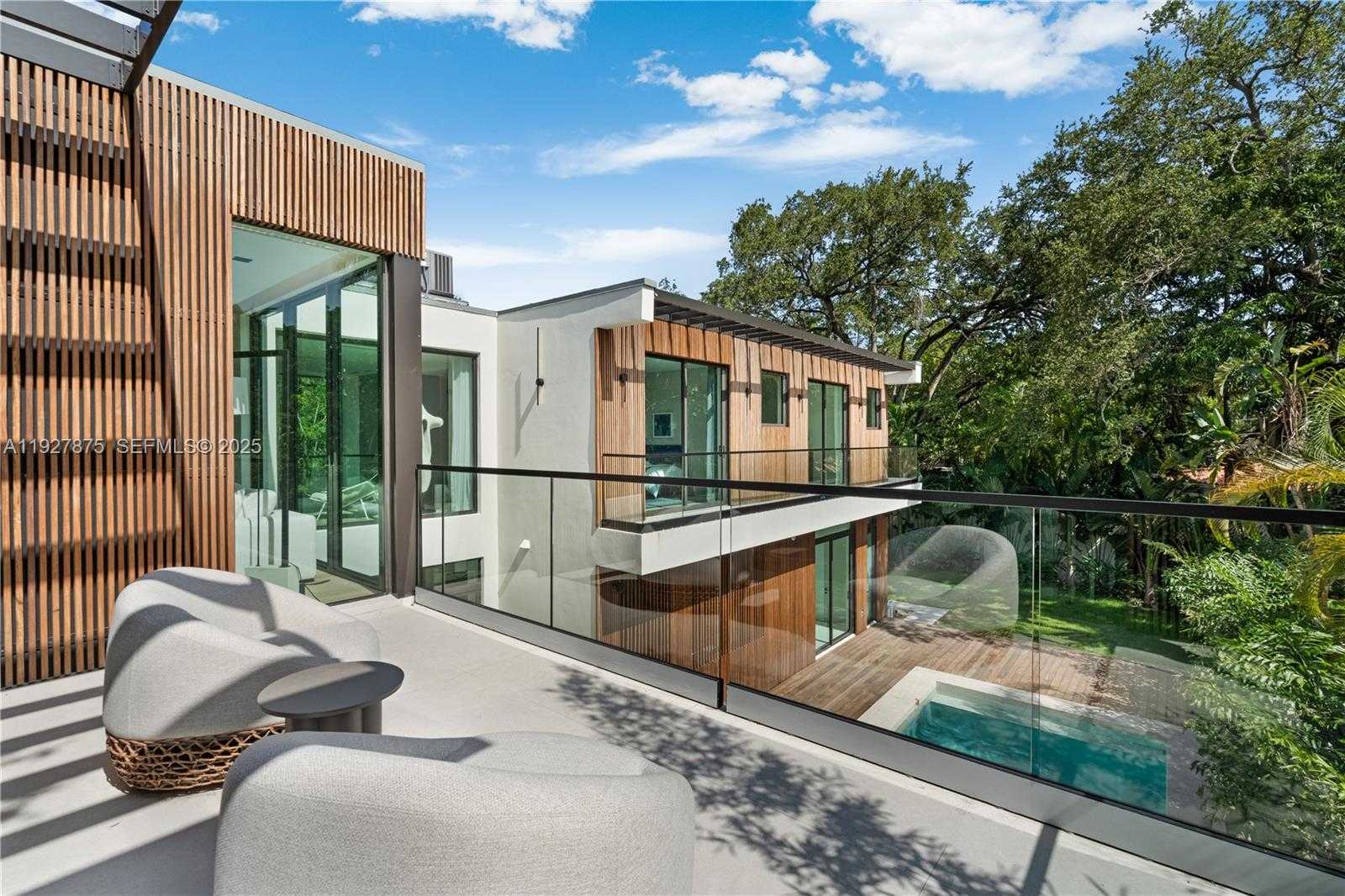 Small Image of 2800 CALUSA STREET, Miami Number 46