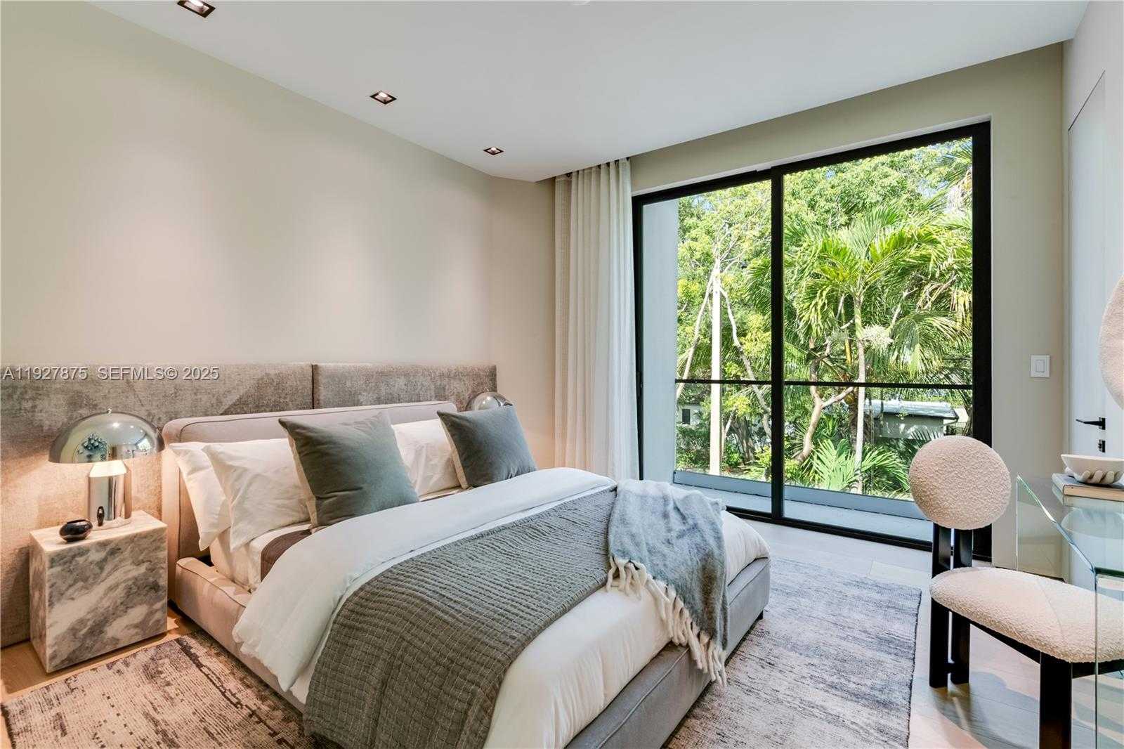 Small Image of 2800 CALUSA STREET, Miami Number 48