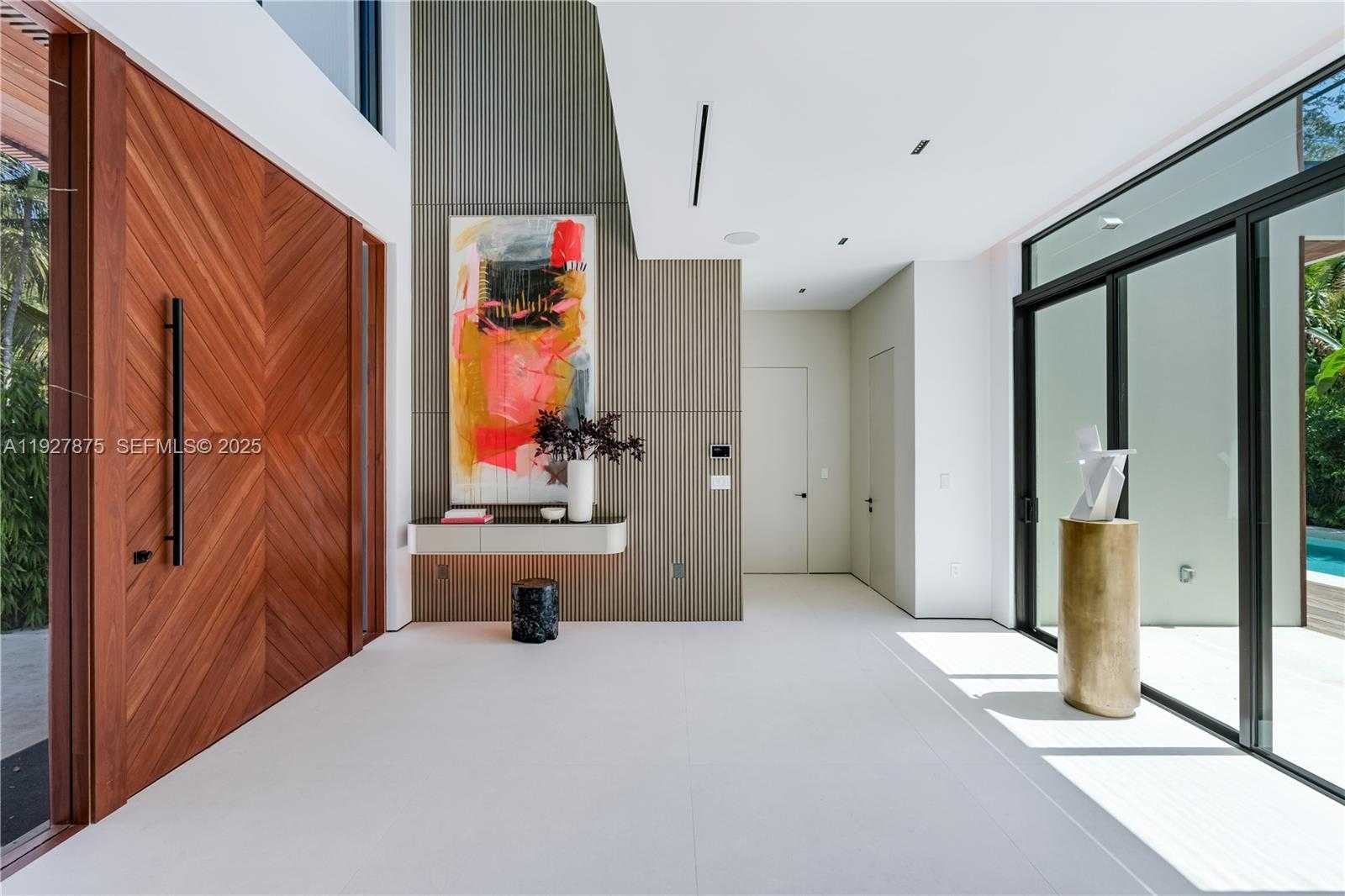 Small Image of 2800 CALUSA STREET, Miami Number 5