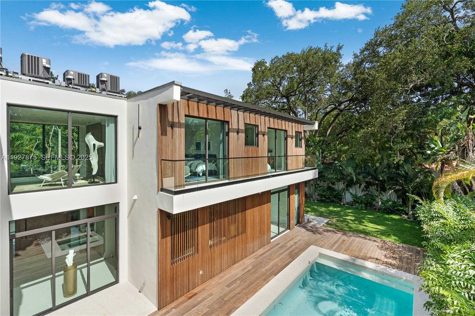 Small Image of 2800 CALUSA STREET, Miami Number 57