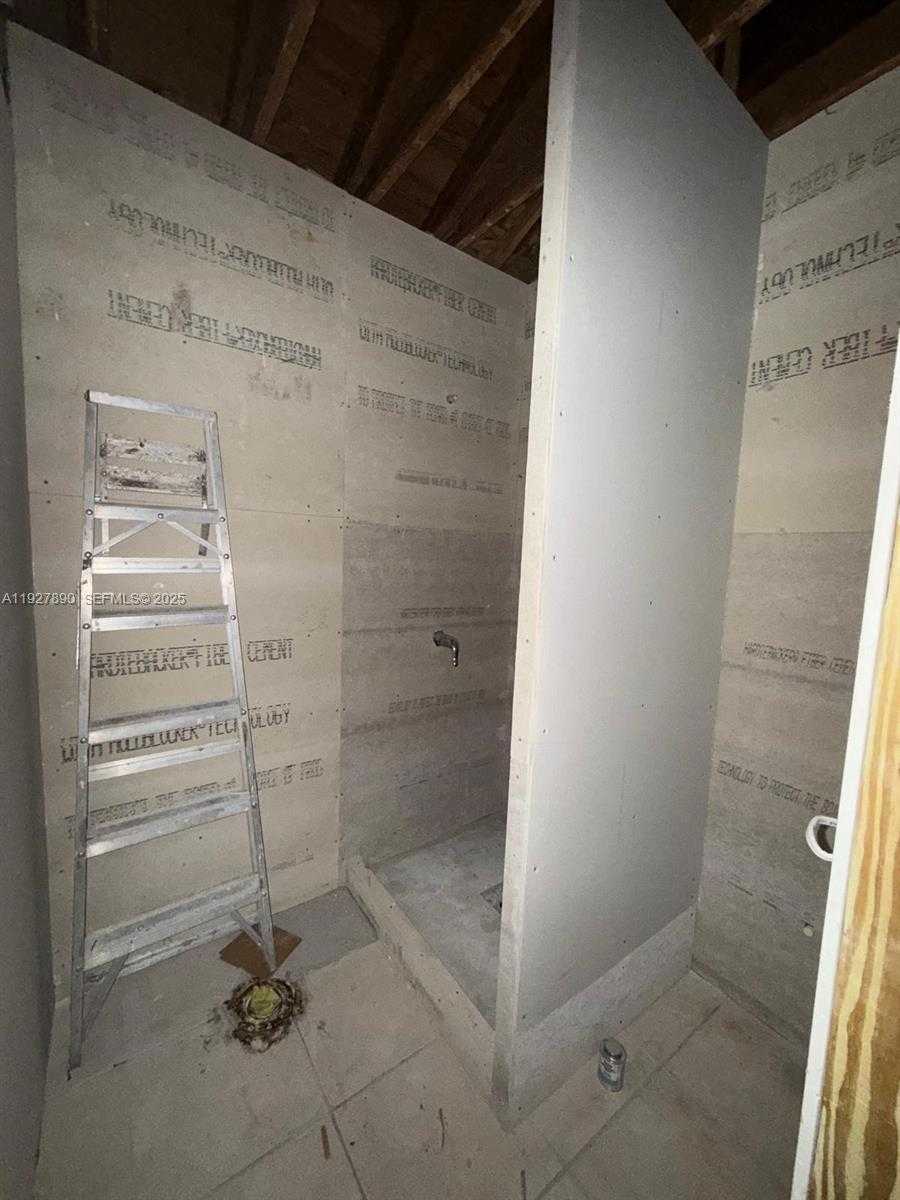 Small Image of 3090 NORTH WEST 33RD ST, Miami Number 16