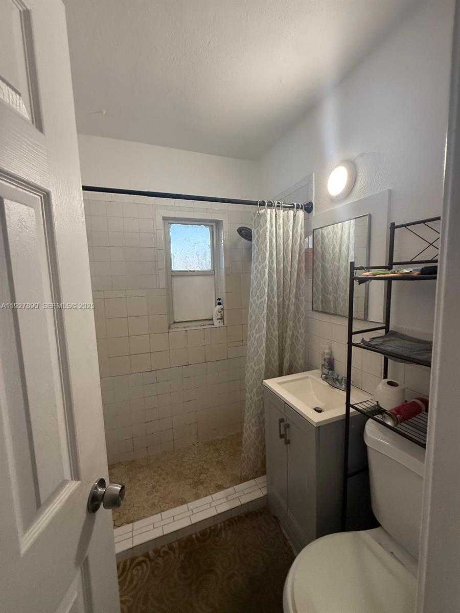 Small Image of 3090 NORTH WEST 33RD ST, Miami Number 17