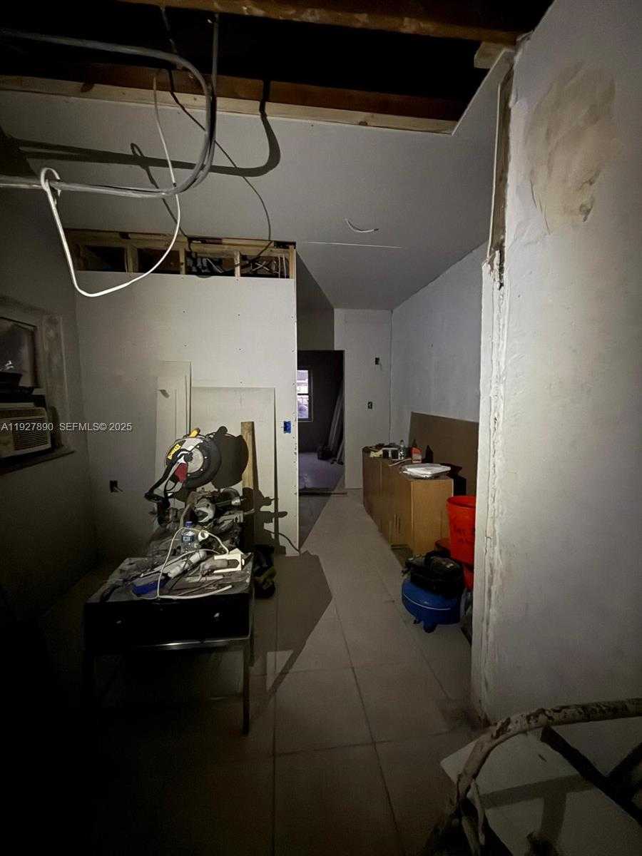 Small Image of 3090 NORTH WEST 33RD ST, Miami Number 25