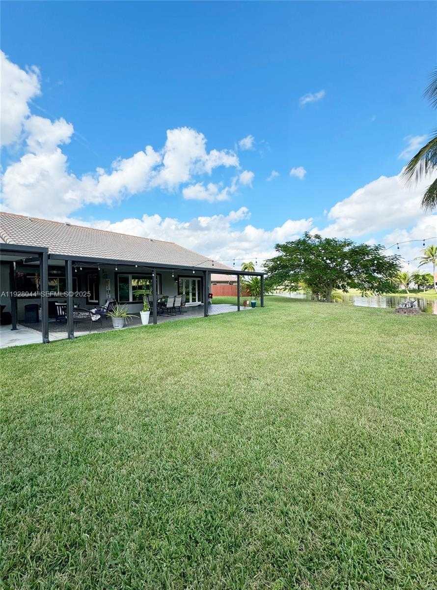 Small Image of 15500 CARRIAGE CT, Davie Number 10